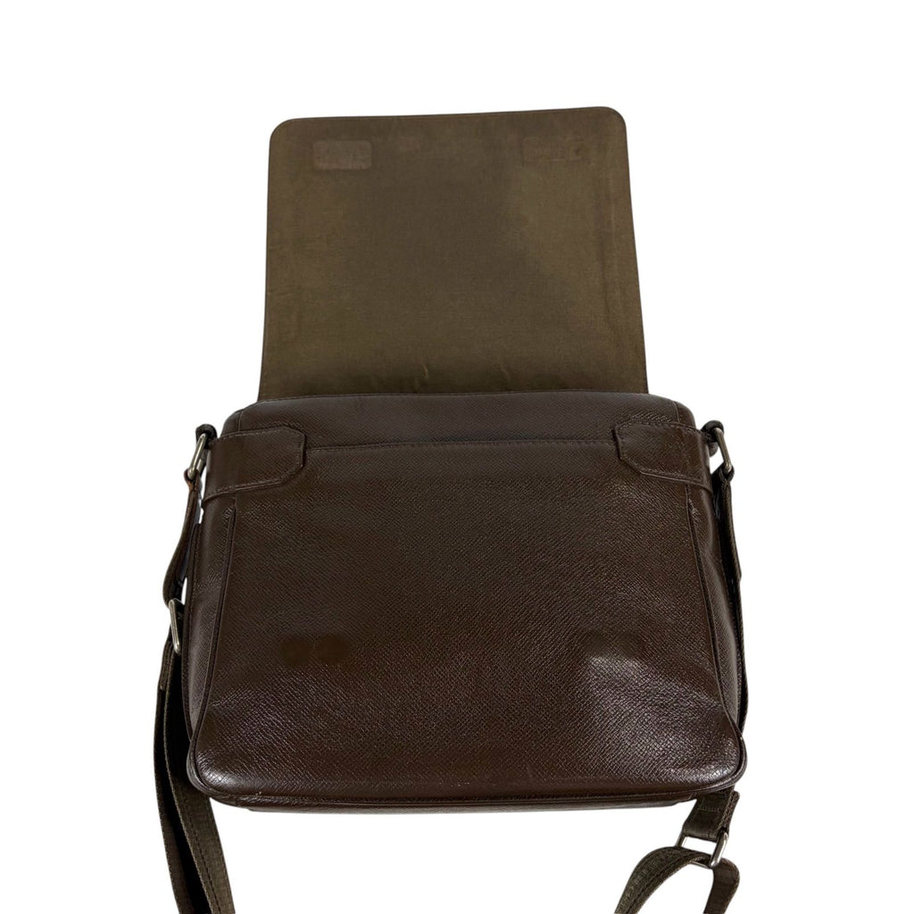 Louis Vuitton Roman PM Cross Taiga Crossbody — view 6