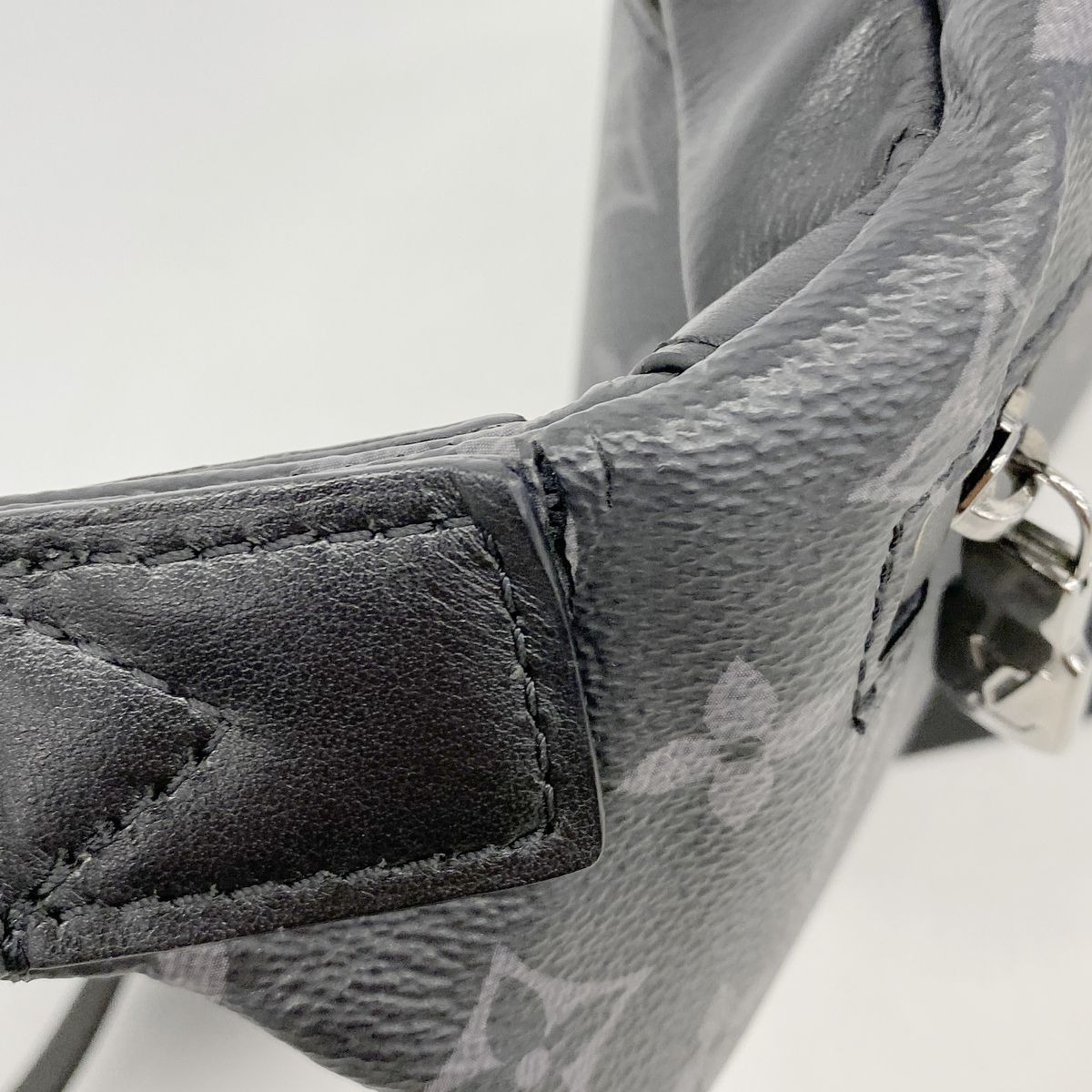 Louis Vuitton Belt Bag Monogram Eclipse Discovery PM Black — view 6