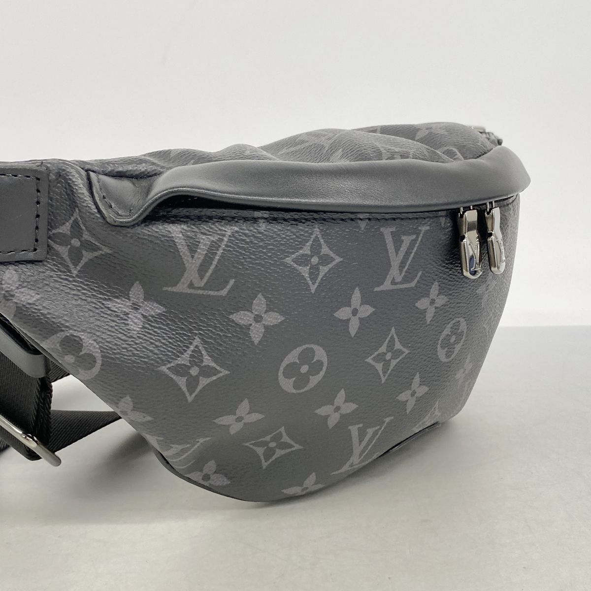 Louis Vuitton Belt Bag Monogram Eclipse Discovery PM Black — view 2