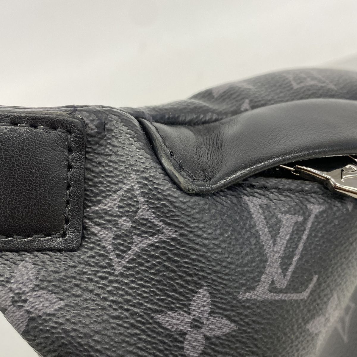 Louis Vuitton Belt Bag Monogram Eclipse Discovery PM Black — view 7