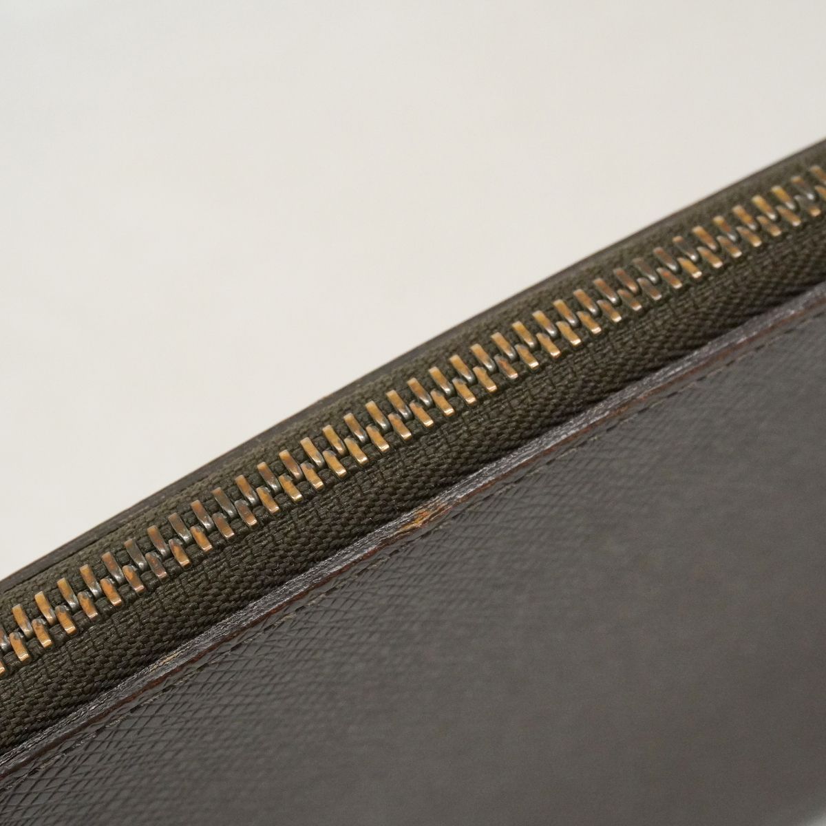 Louis Vuitton Wallet Taiga Organizer Atoll Grizzly — view 8