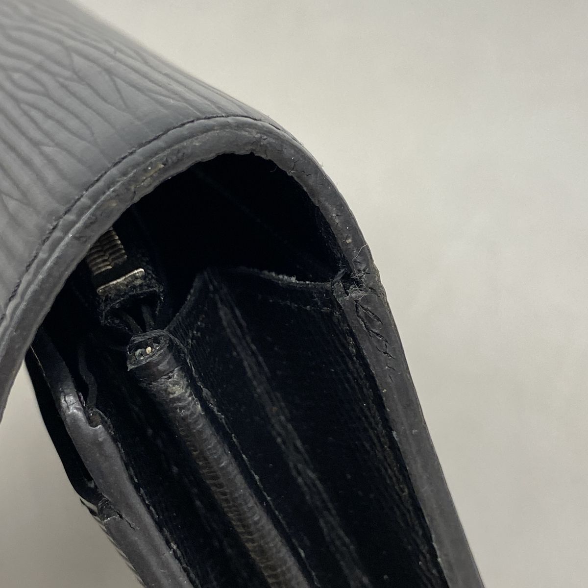 Louis Vuitton Wallet Epi Portefeuille Louise Noir — view 7