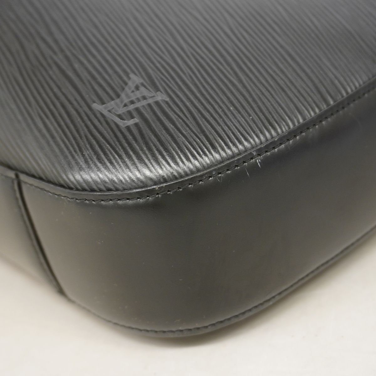 Louis Vuitton Shoulder Bag Epi Reverie Noir — view 7