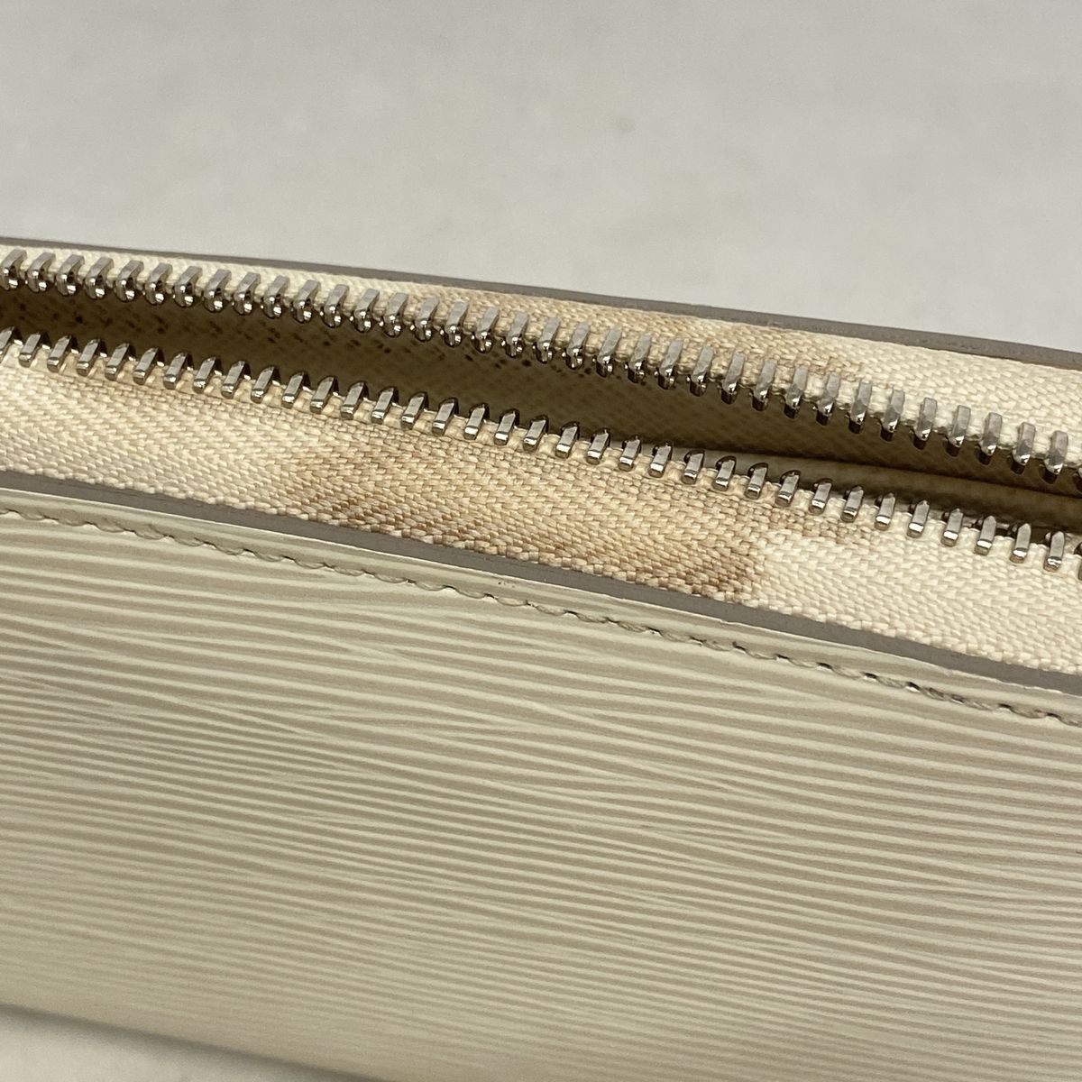 Louis Vuitton Wallet Epi Zippy Ivoire — view 7