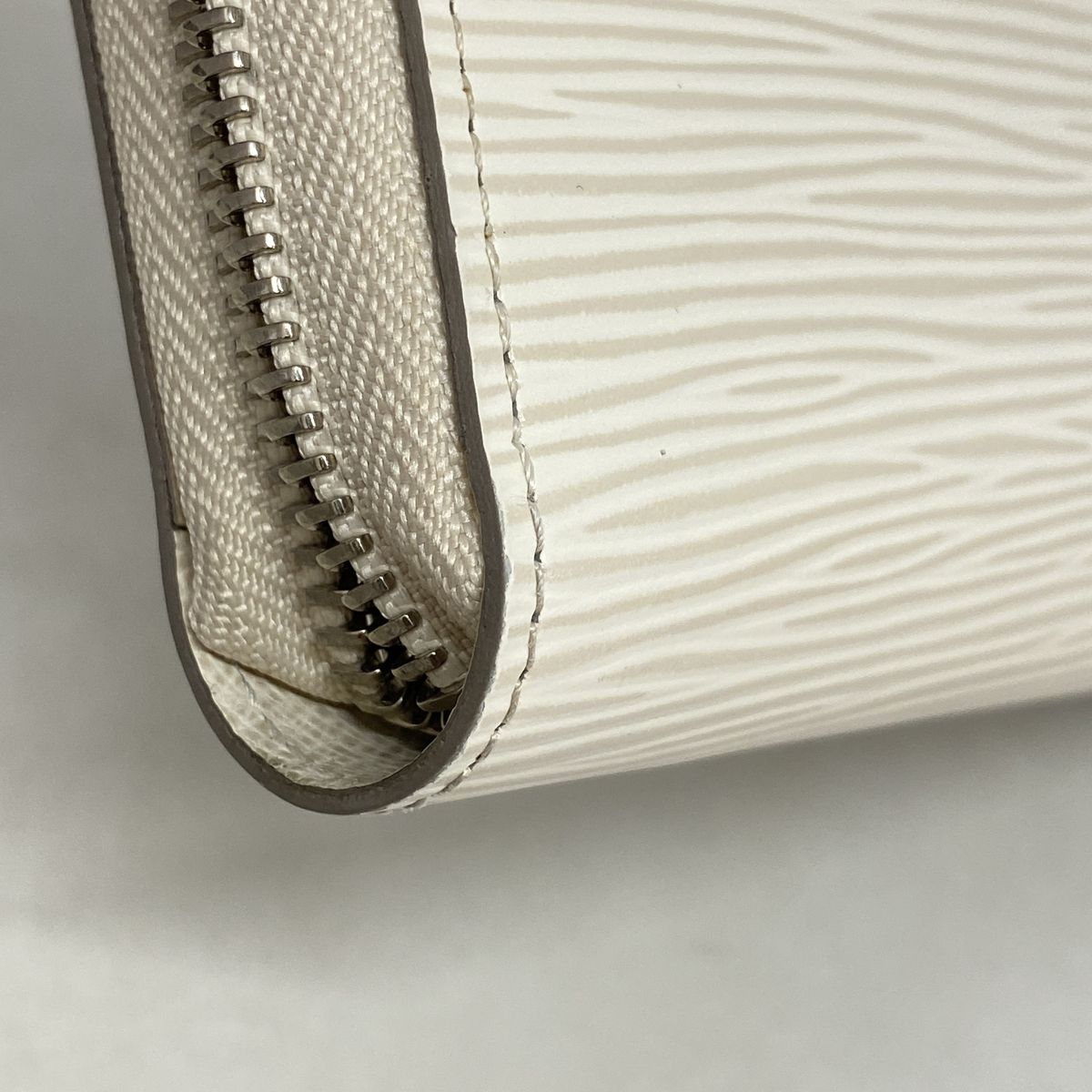 Louis Vuitton Wallet Epi Zippy Ivoire — view 5