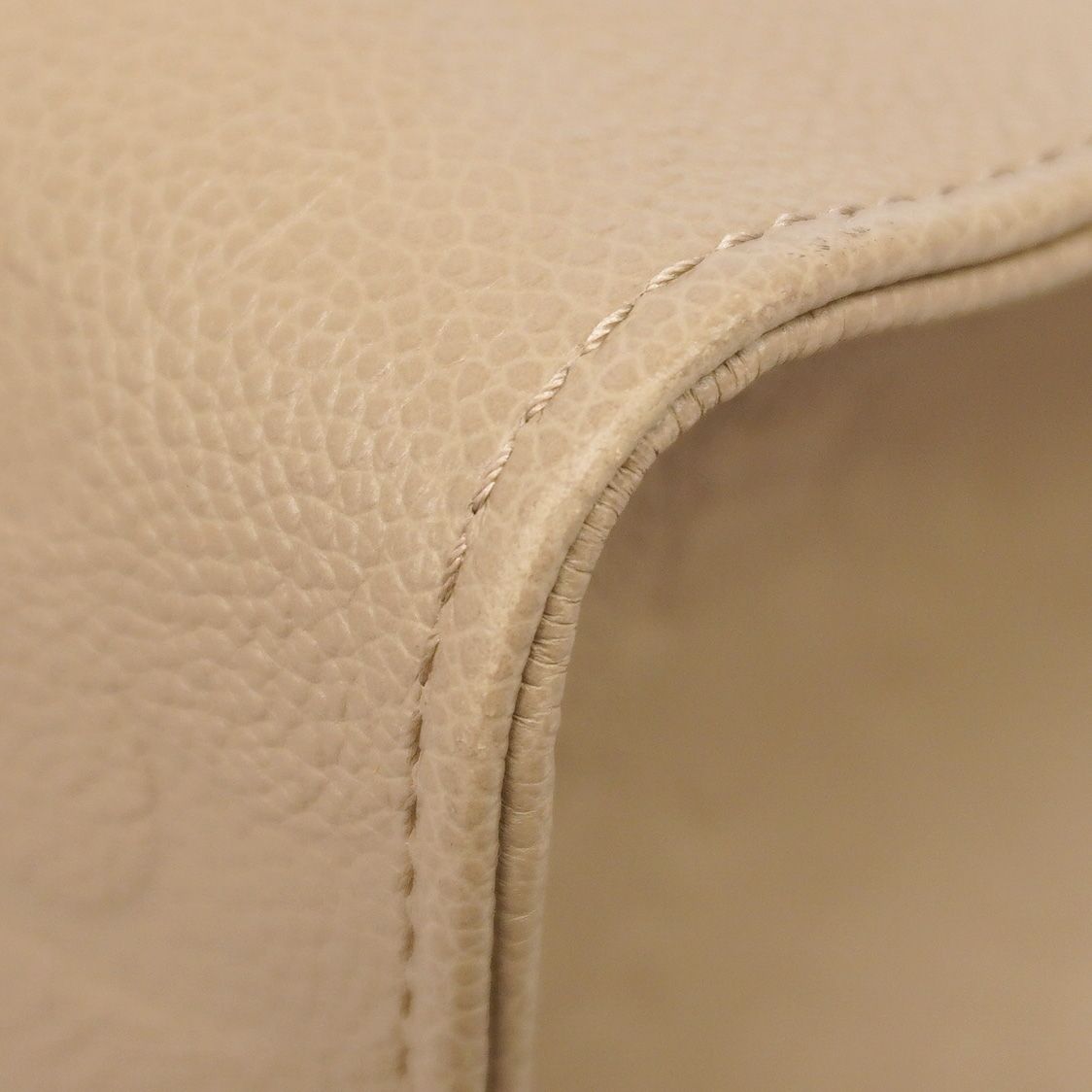 Louis Vuitton Tote Bag Monogram Empreinte On The Go MM Tourterelle 2-Way — view 6