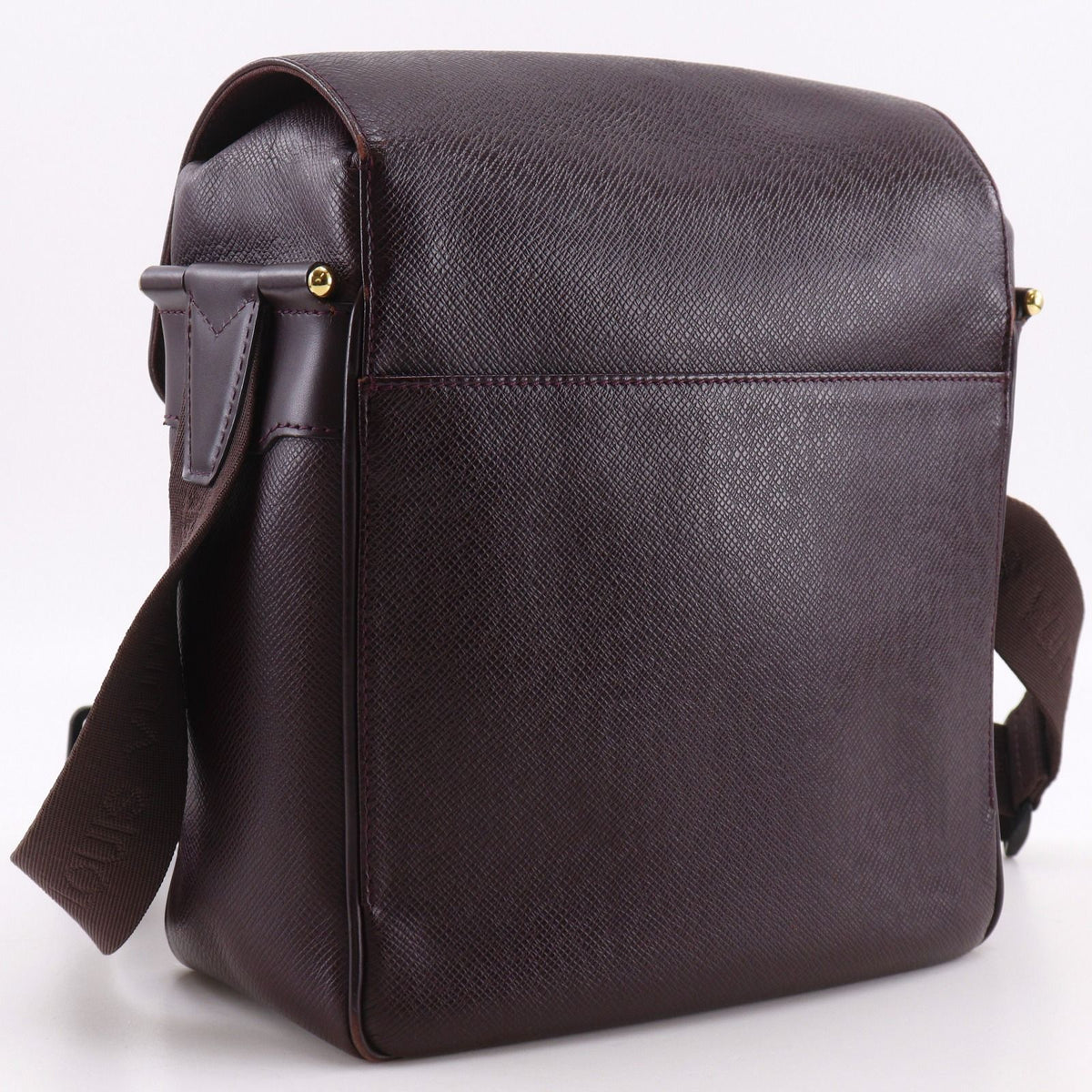 Louis Vuitton Yaranga Taiga Acajou Wine Red Shoulder Bag — view 3
