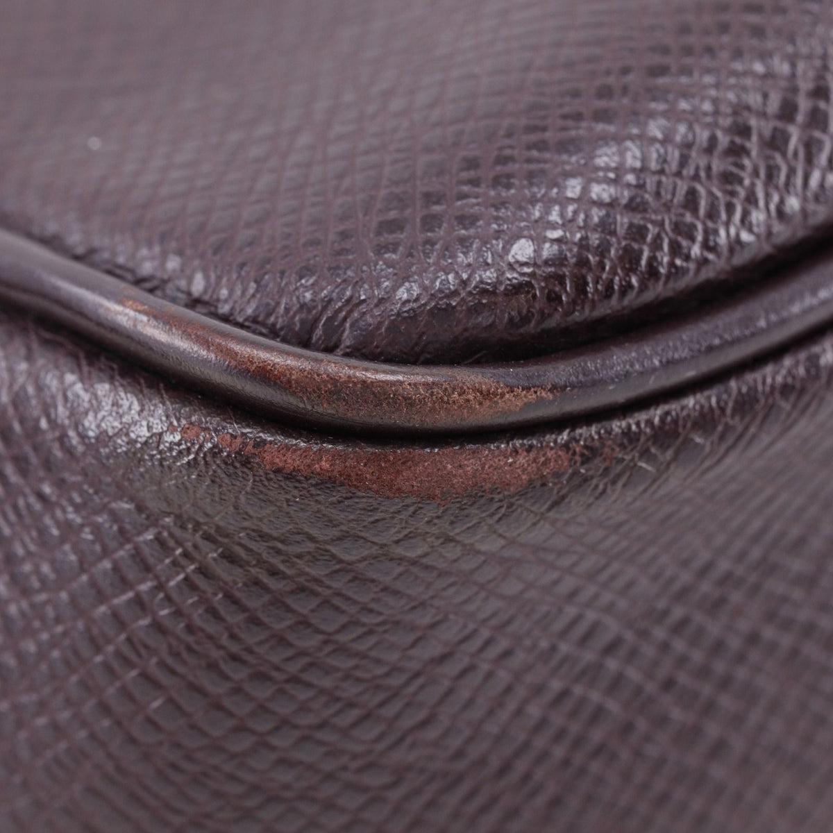 Louis Vuitton Yaranga Taiga Acajou Wine Red Shoulder Bag — view 4
