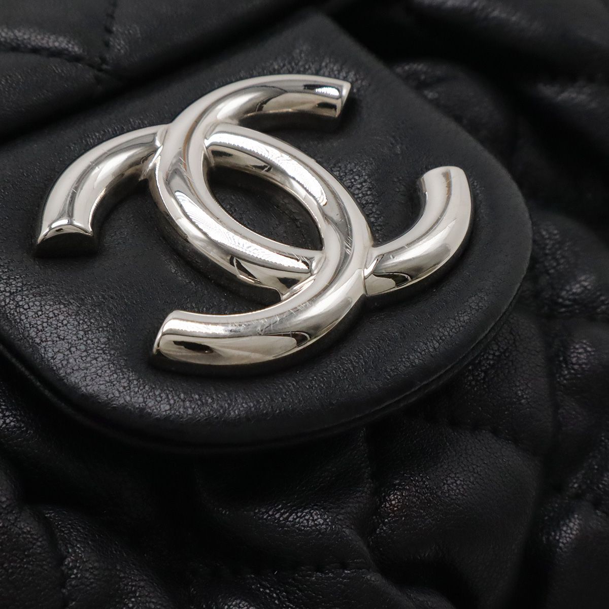 Chanel Quilted Chain Around CC Logo Shoulder Bag Leather Black Silver — view 4