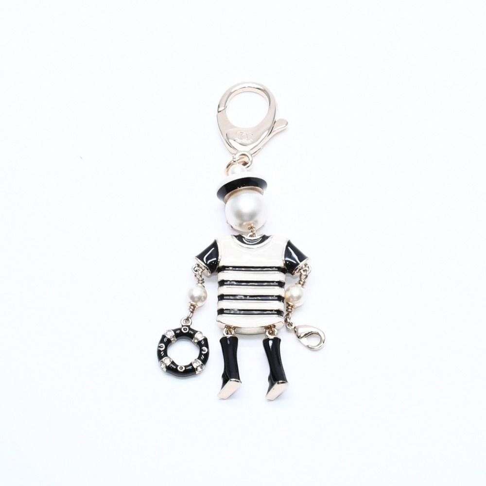 Chanel Key Ring Charm 18A Stamp CC Logo Rhinestone Faux Pearl Resin Key Holder — view 8
