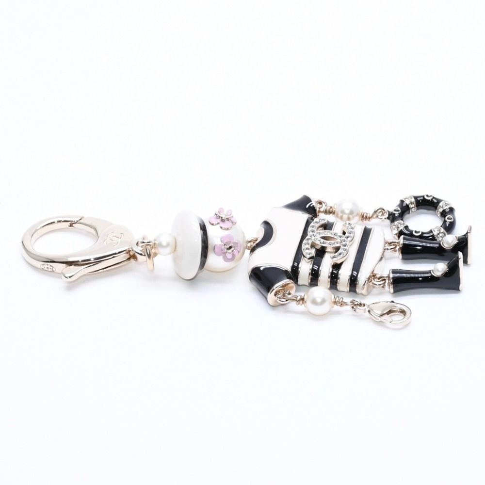Chanel Key Ring Charm 18A Stamp CC Logo Rhinestone Faux Pearl Resin Key Holder — view 5
