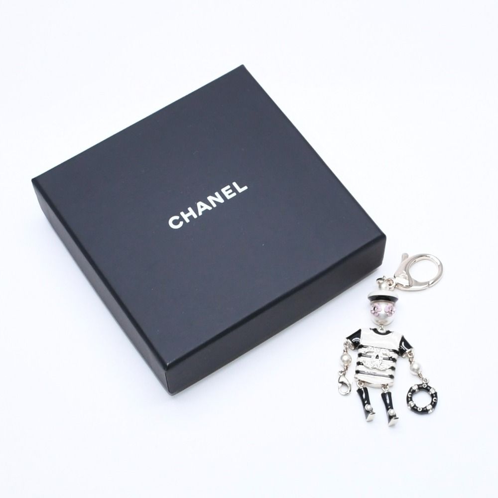 Chanel Key Ring Charm 18A Stamp CC Logo Rhinestone Faux Pearl Resin Key Holder