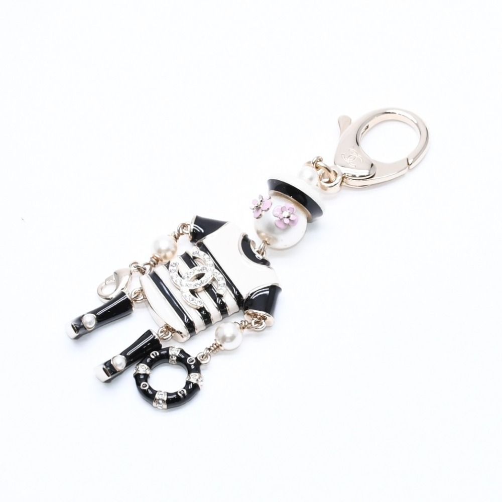 Chanel Key Ring Charm 18A Stamp CC Logo Rhinestone Faux Pearl Resin Key Holder — view 3