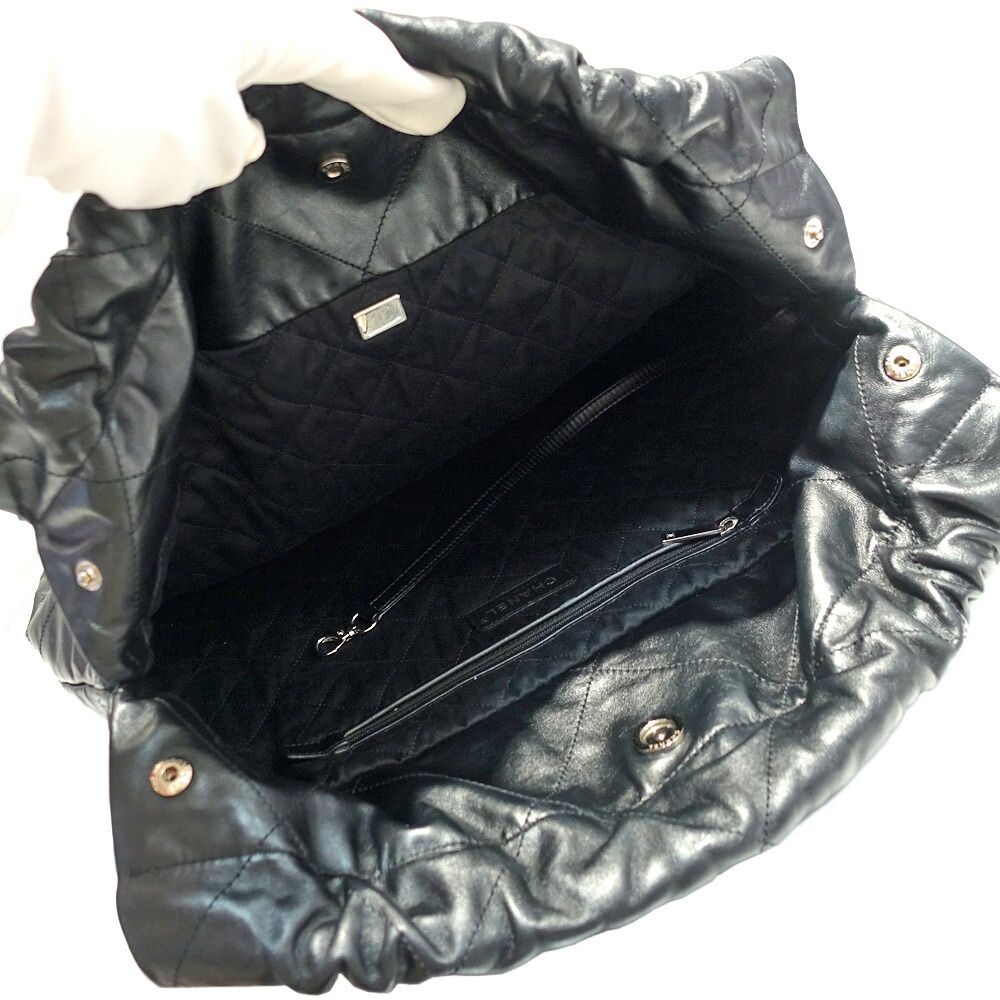 Chanel 22 Medium Shoulder Bag So Black CC Logo — view 6