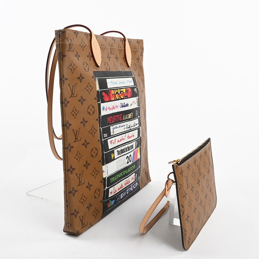 Louis Vuitton Tote Bag Carry — view 2