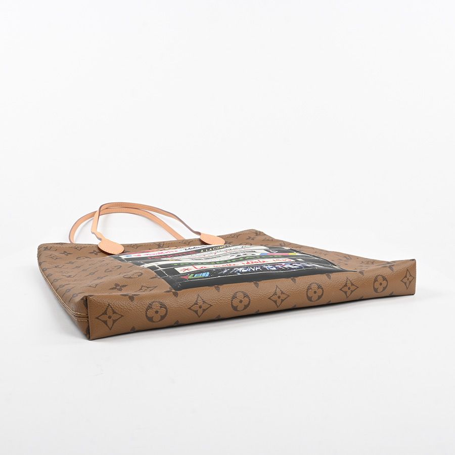 Louis Vuitton Tote Bag Carry — view 5