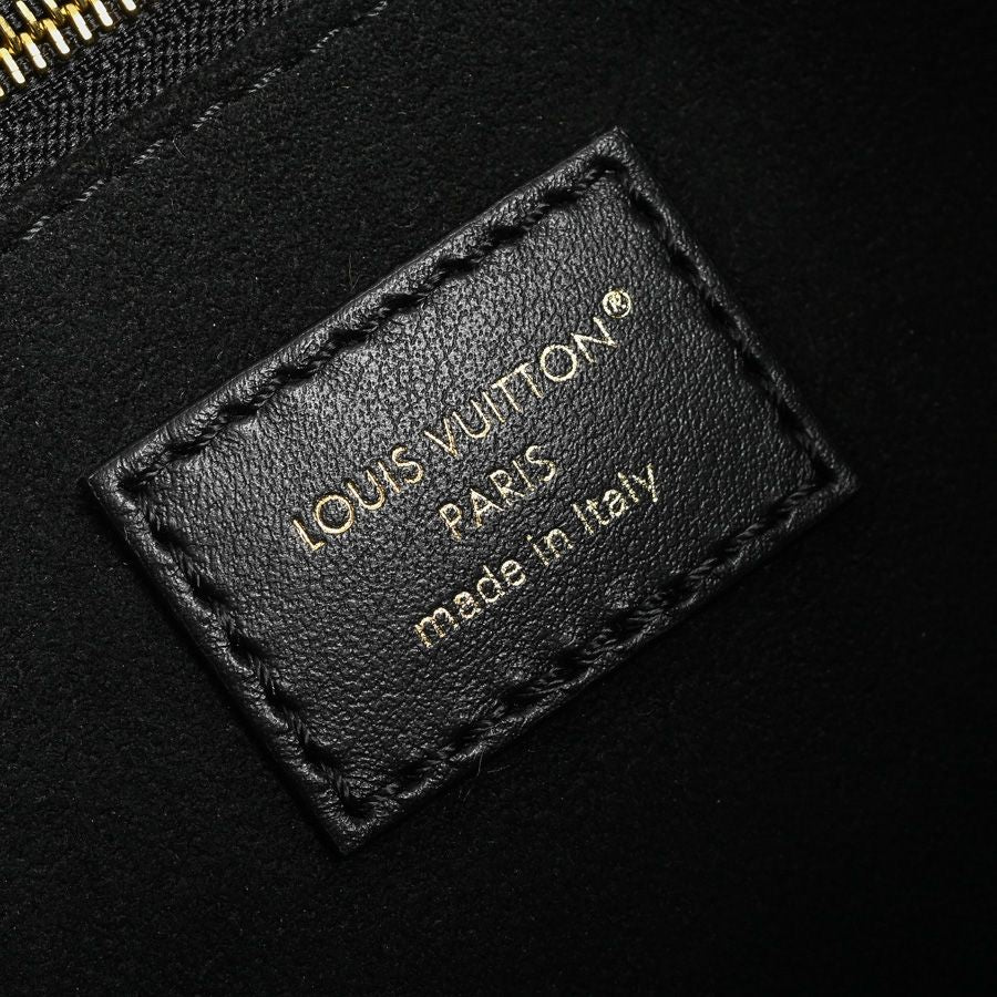 Louis Vuitton Shoulder Bag Onsago PM — view 6