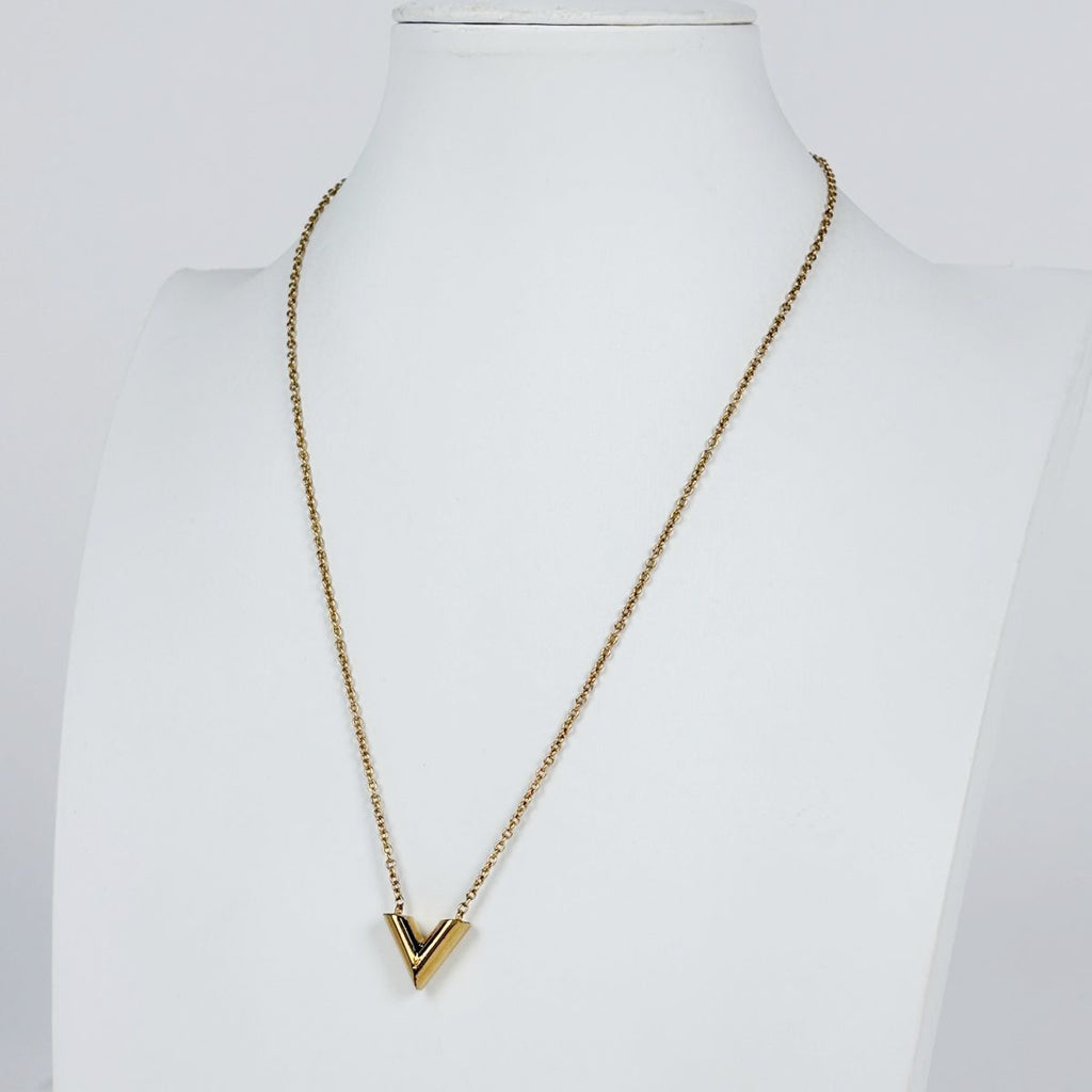 Louis Vuitton Essential V Necklace Gold Plated — view 4