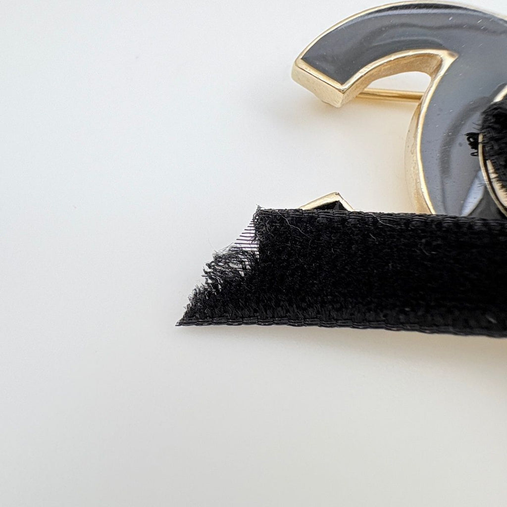 Chanel Brooch CC Logo Ribbon Fabric Black — view 3