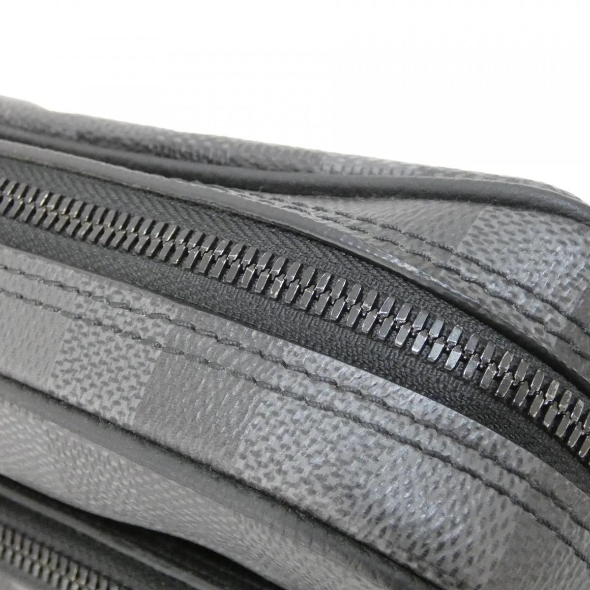 Louis Vuitton Damoflage Nile Messenger — view 4