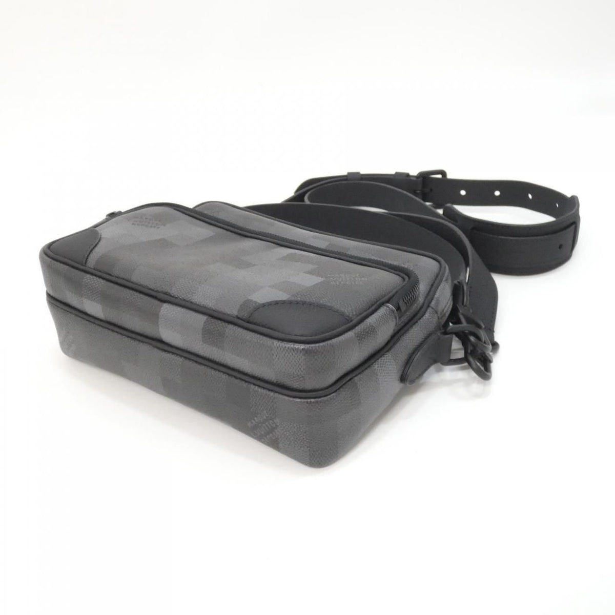 Louis Vuitton Damoflage Nile Messenger — view 3