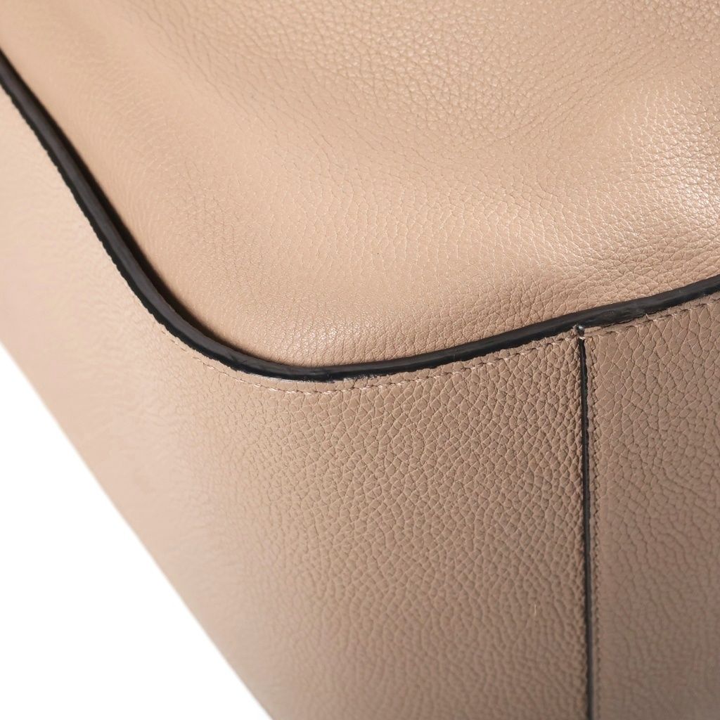 Loewe Hammock Small Leather Gold 2-Way Shoulder Bag Beige — view 5