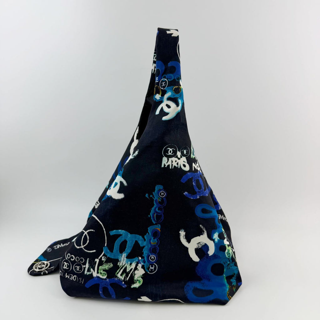 Chanel CC Logo Graffiti Shoulder Bag Canvas Black Blue Multicolor Silver Seal — view 3