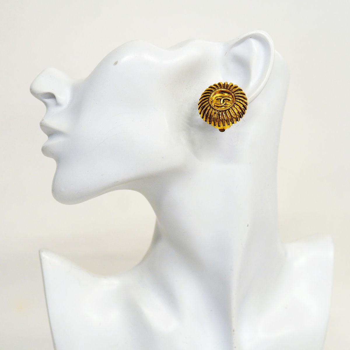 Chanel Earrings Vintage CC Logo Round Circle Gold Plated — view 5