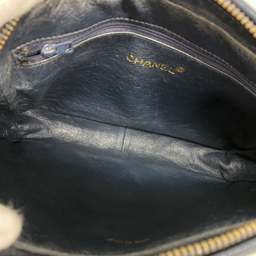 Chanel Shoulder Bag Quilted Lambskin Navy Gold — view 4