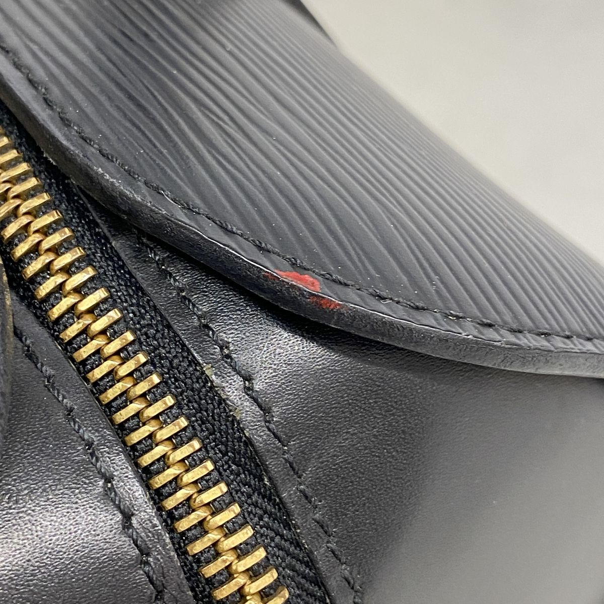 Louis Vuitton Handbag Epi Soufflot Noir — view 8