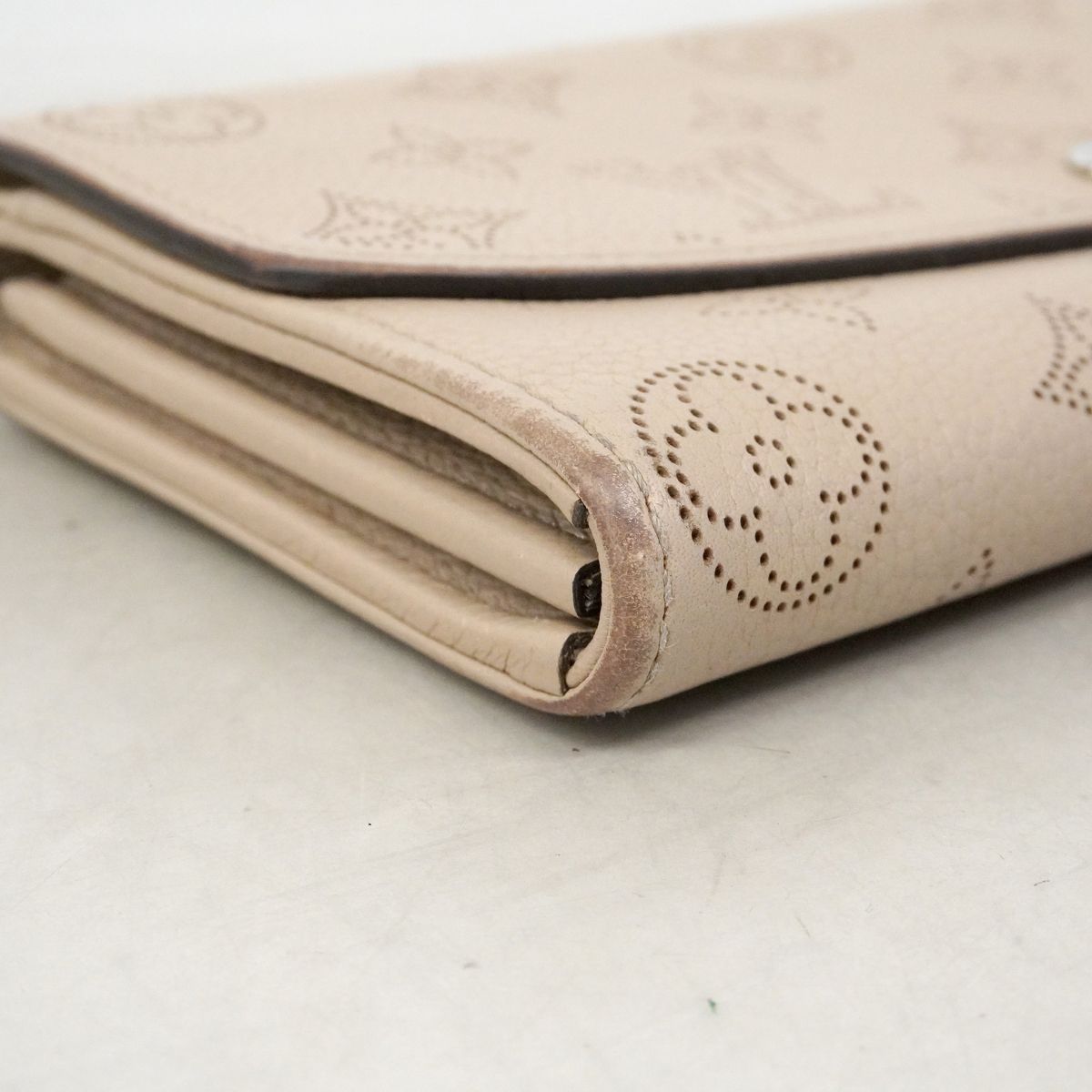 Louis Vuitton Wallet Mahina Portefeuille Iris Galet — view 7