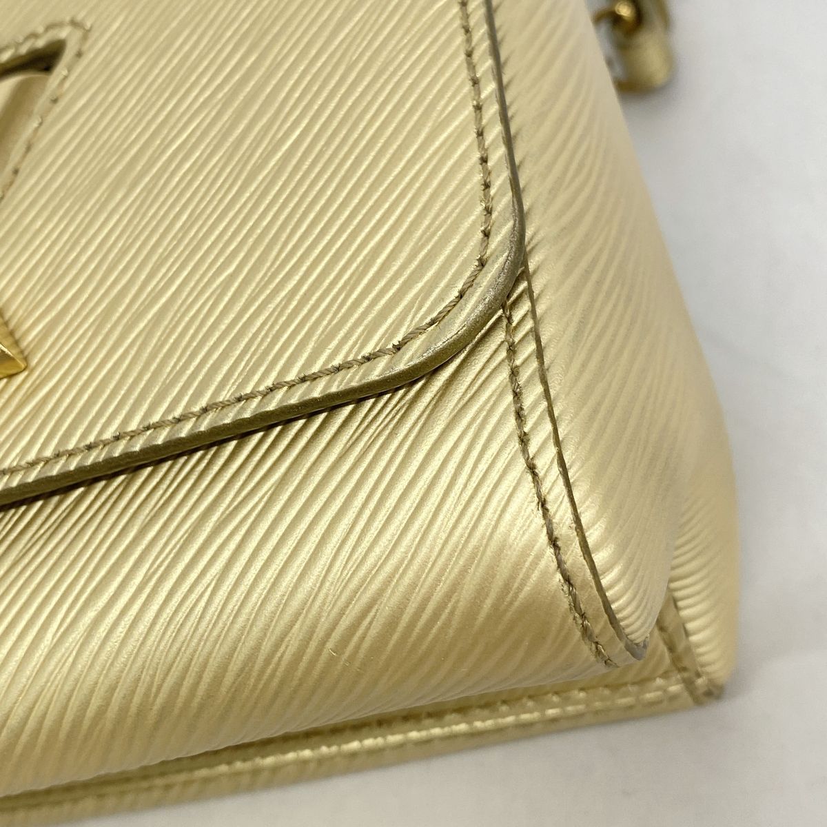 Louis Vuitton Shoulder Bag Epi Twist PM Gold — view 6