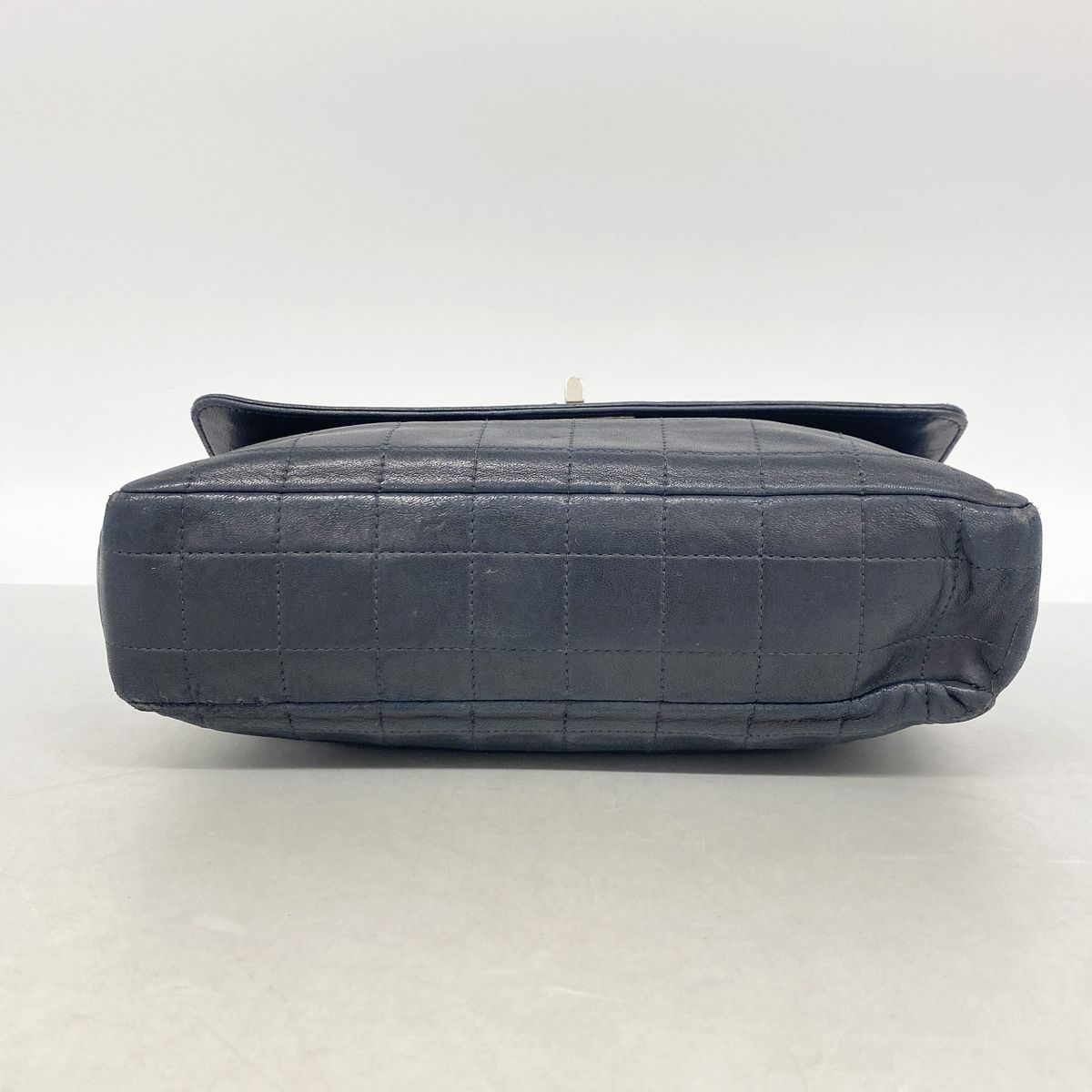 Chanel Shoulder Bag 2.55 Choco Bar Lambskin Black Silver — view 3