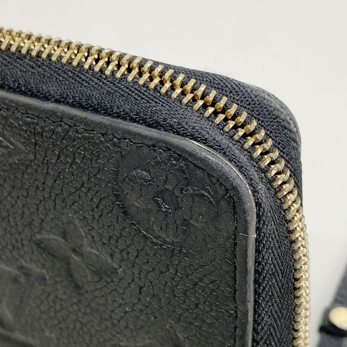 Louis Vuitton Coin Purse Monogram Empreinte Zippy Noir — view 6