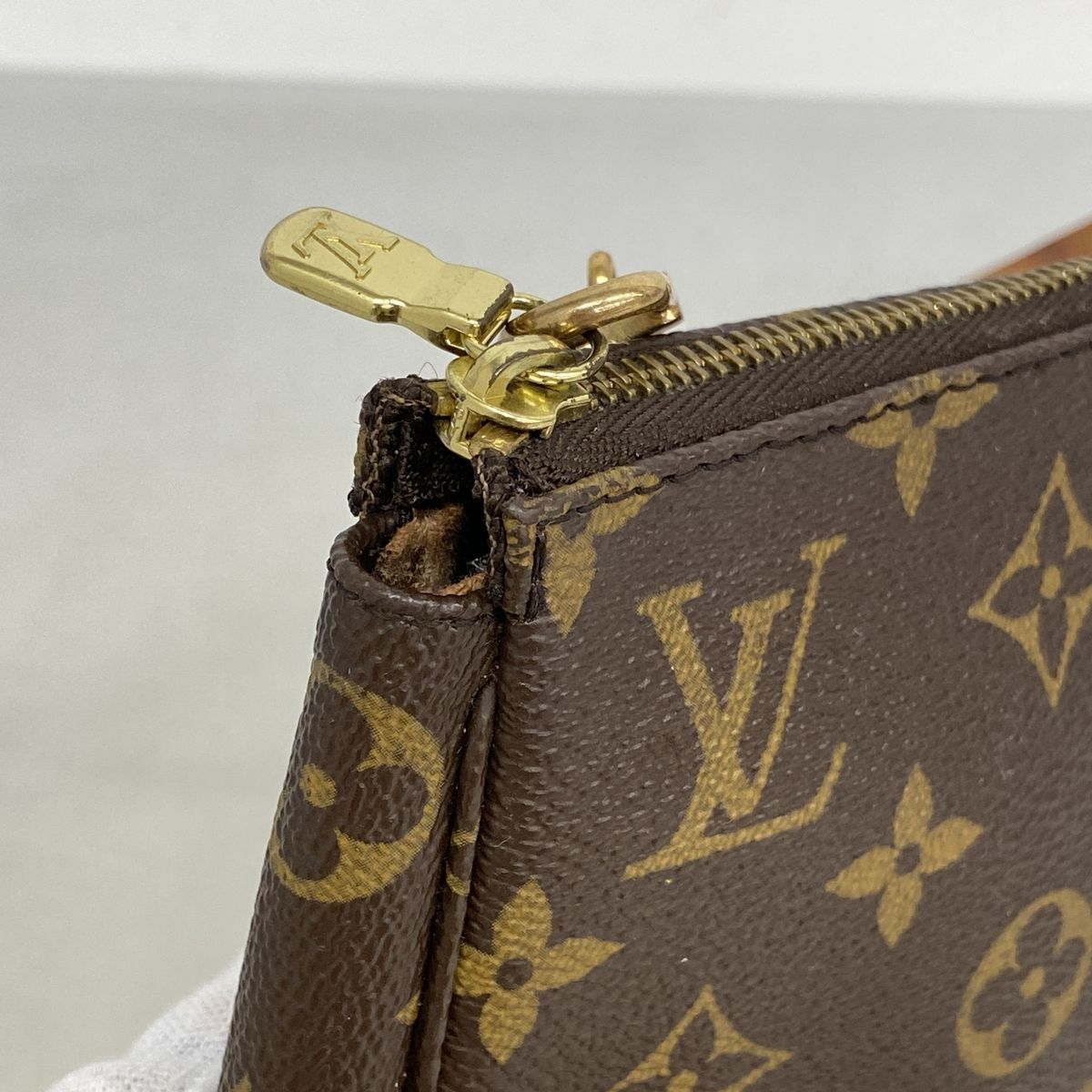 Louis Vuitton Pouch Monogram Pochette Accessoires Brown — view 8
