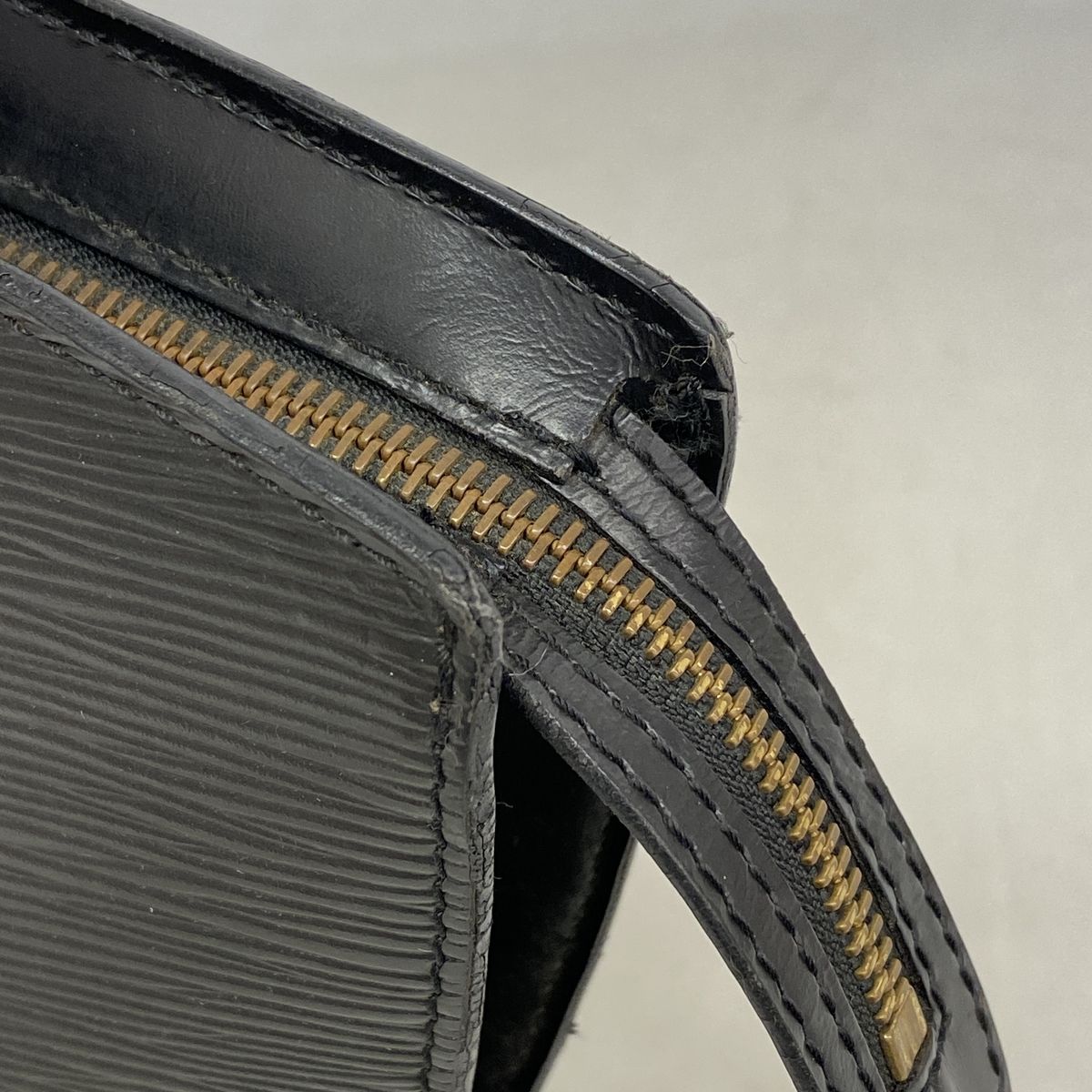 Louis Vuitton Handbag Epi Saint Jacques Noir — view 7