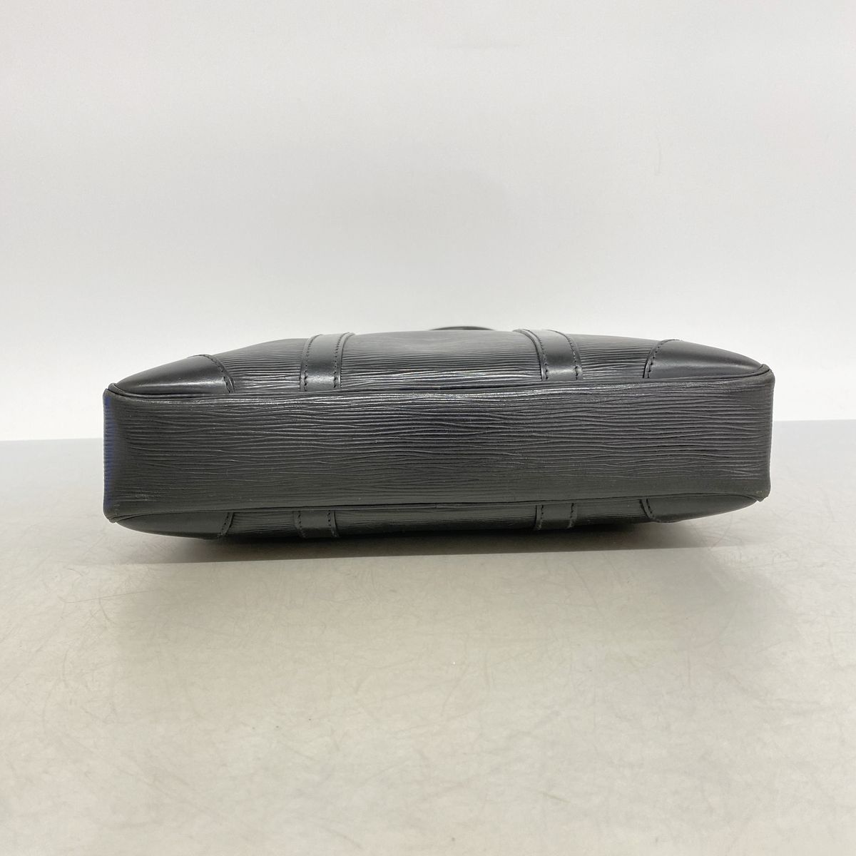 Louis Vuitton Business Bag Epi Vivienne MM Noir — view 3