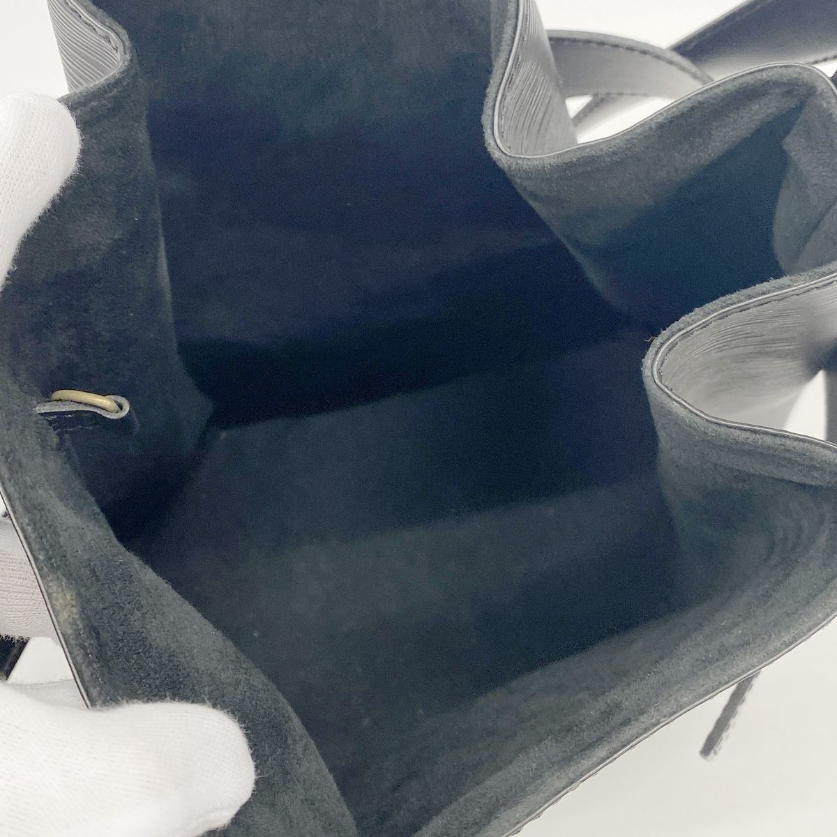 Louis Vuitton Shoulder Bag Epi Sac D'epaule PM Noir — view 4