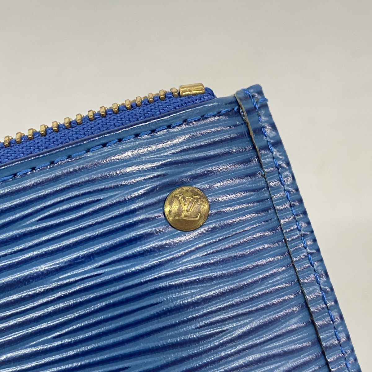 Louis Vuitton Coin Purse Epi Pochette Cles Toledo Blue — view 7