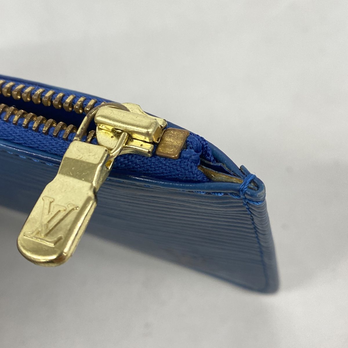 Louis Vuitton Coin Purse Epi Pochette Cles Toledo Blue — view 5