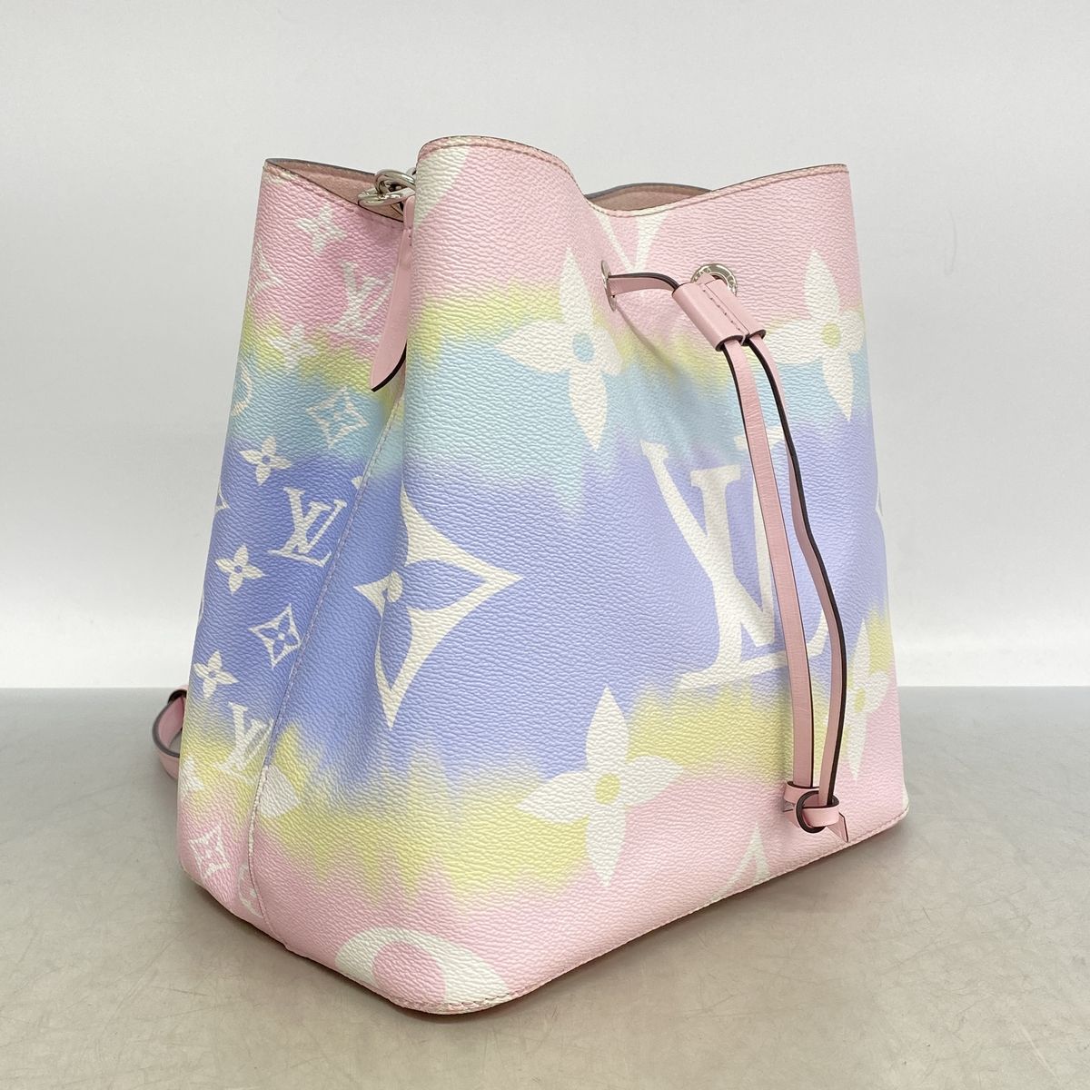 Louis Vuitton Shoulder Bag LV Escale Neo Noe Pastel — view 2