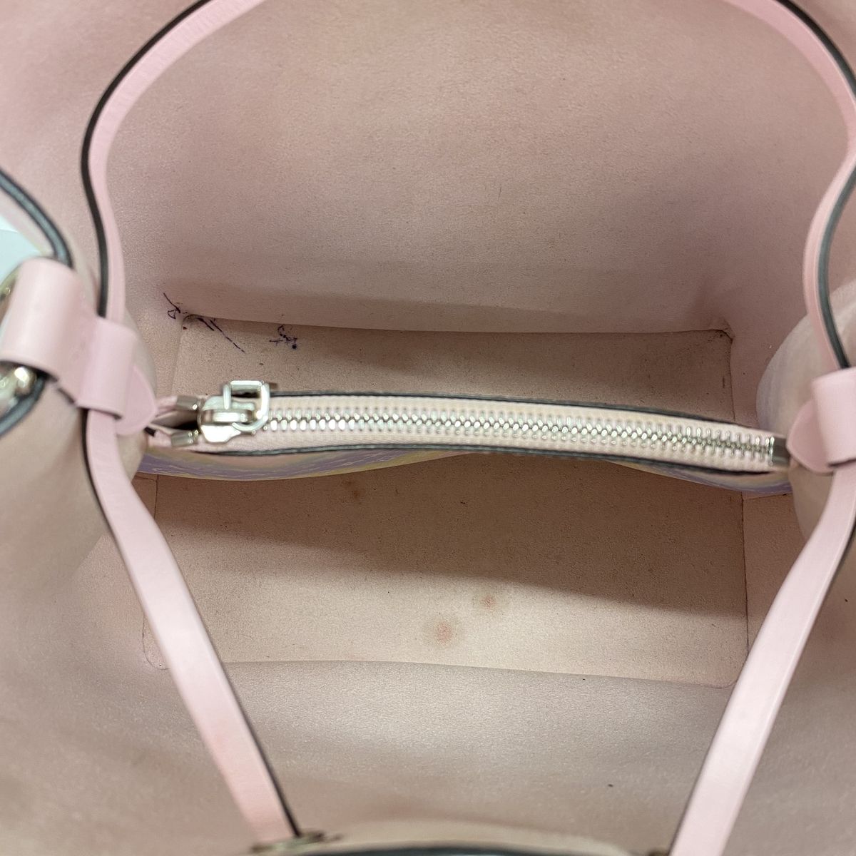 Louis Vuitton Shoulder Bag LV Escale Neo Noe Pastel — view 4