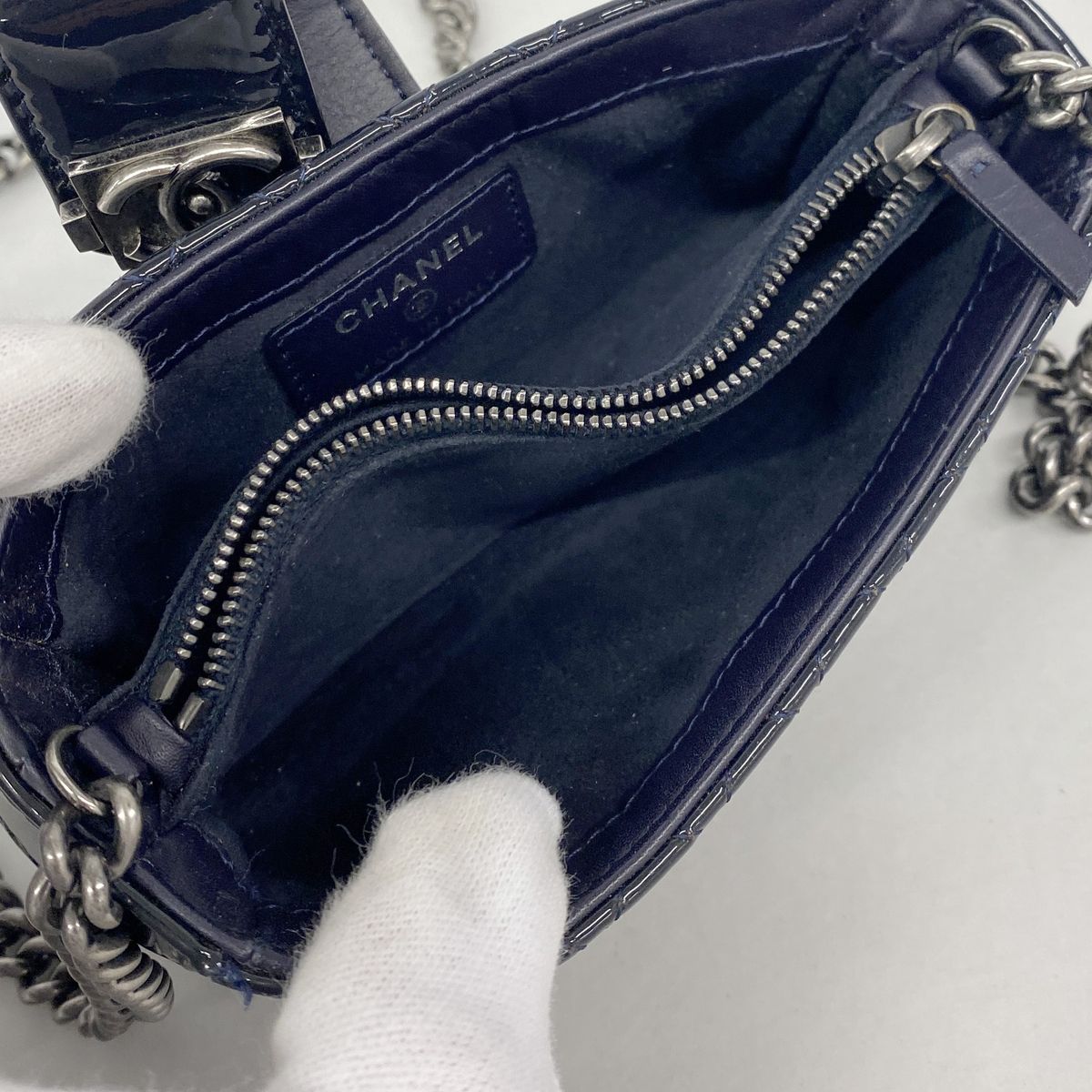 Chanel Shoulder Bag Boy Patent Leather Navy Silver — view 4