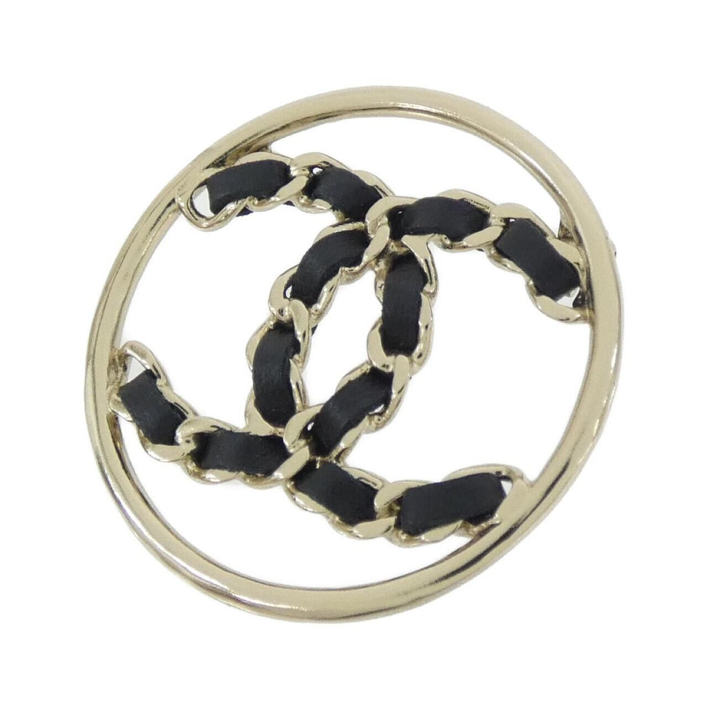 Chanel Brooch Gold