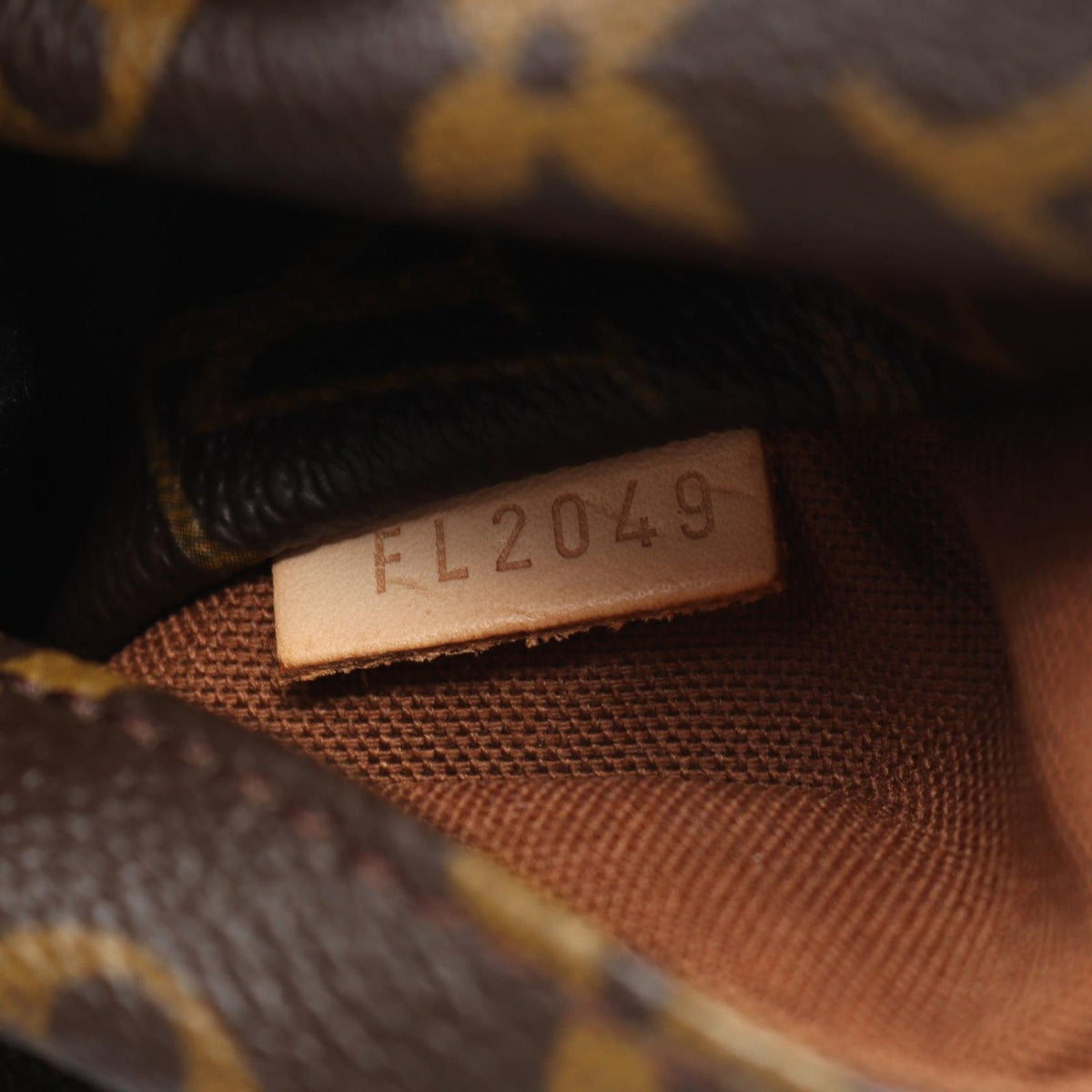 Louis Vuitton Tote Bag Totally PM Leather — view 5