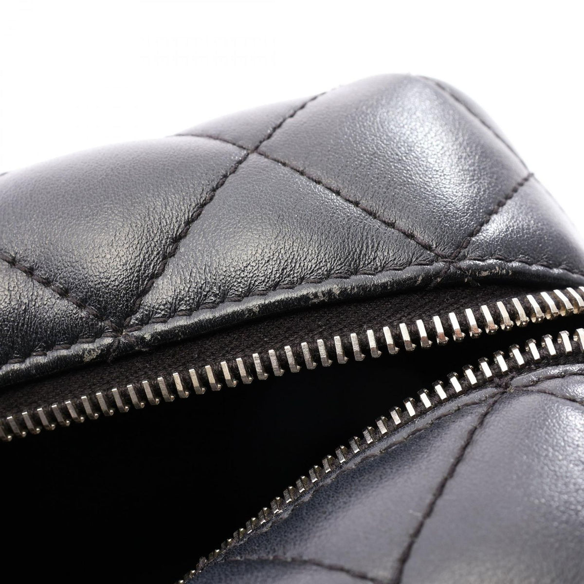 Saint Laurent Paris Shoulder Bag Loulou Black Leather Chain — view 8