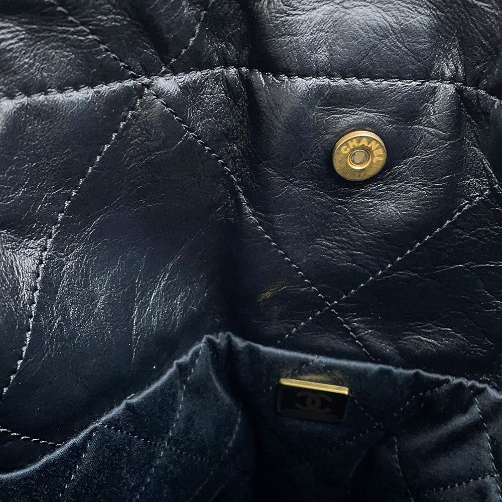 Chanel Handbag Quilted Chanel 22 Double Pocket Small Calfskin Black — view 8