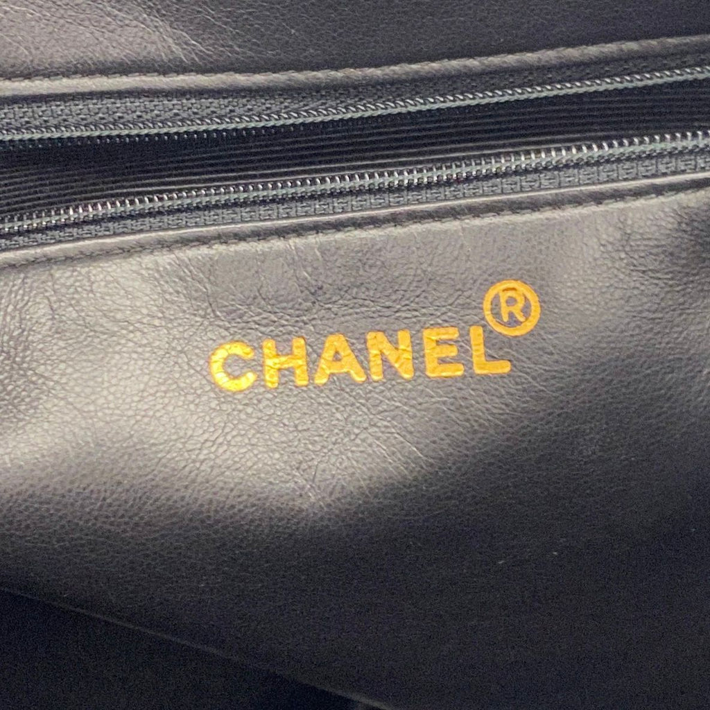 Chanel Shoulder Bag Caviar Leather Black Gold — view 5