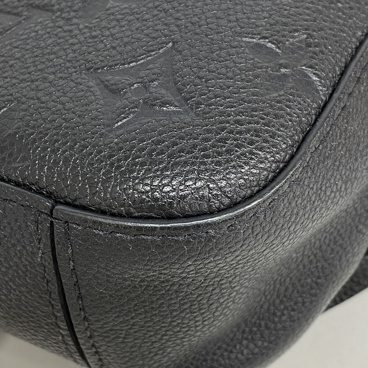 Louis Vuitton Shoulder Bag Monogram Empreinte Saintonge Noir — view 6