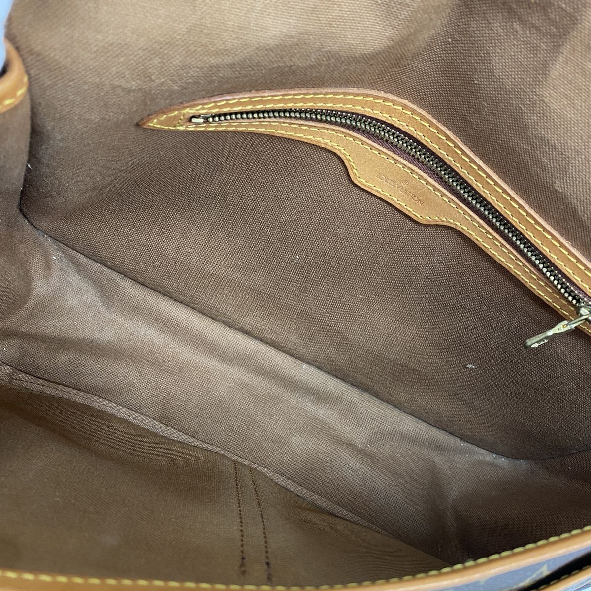 Louis Vuitton Shoulder Bag Monogram Gibeciere MM Brown — view 4